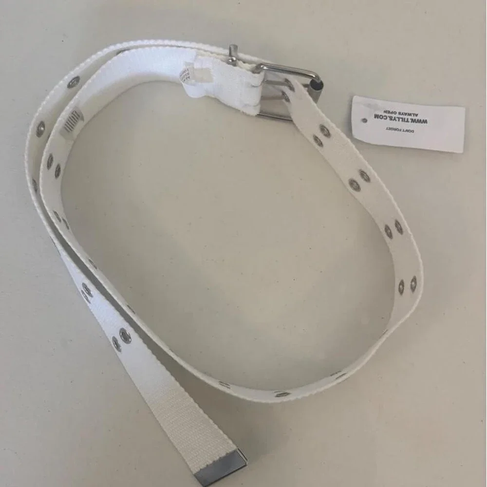 Tillys white web belt with silver studs, size M #studded #webbelt
